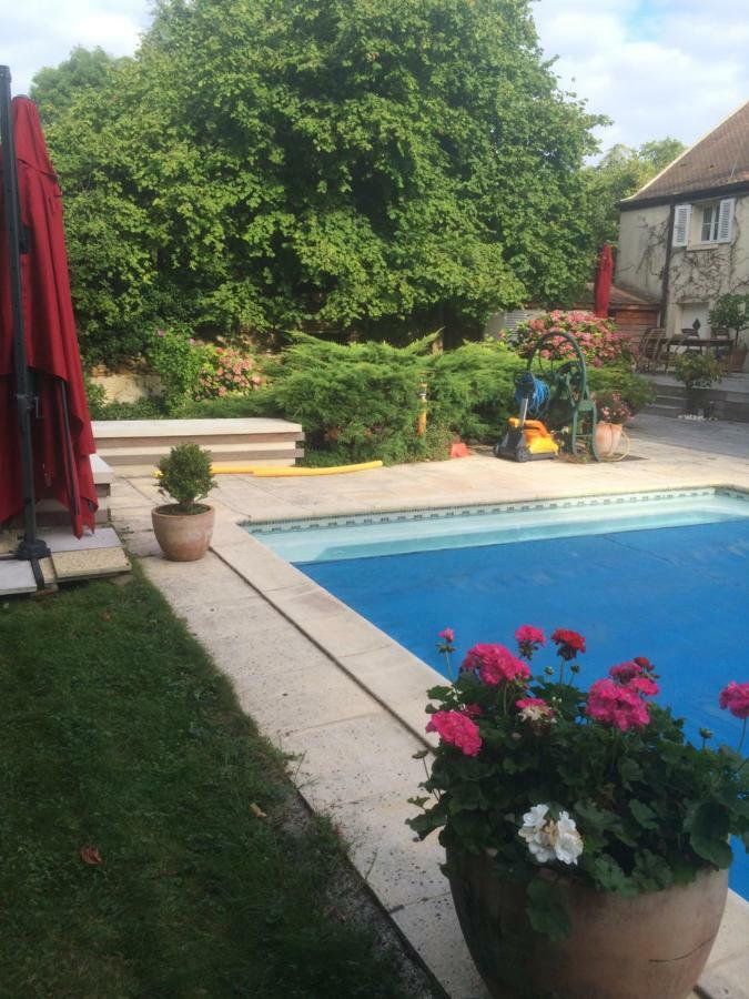 CHAMBRES D HÔTES Chez Françoise et Michel PISCINE 4 chambres 8 lits Chaumes-en-Brie Exterior foto