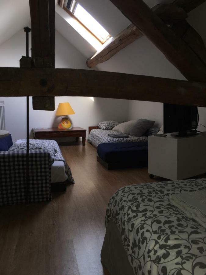 CHAMBRES D HÔTES Chez Françoise et Michel PISCINE 4 chambres 8 lits Chaumes-en-Brie Exterior foto